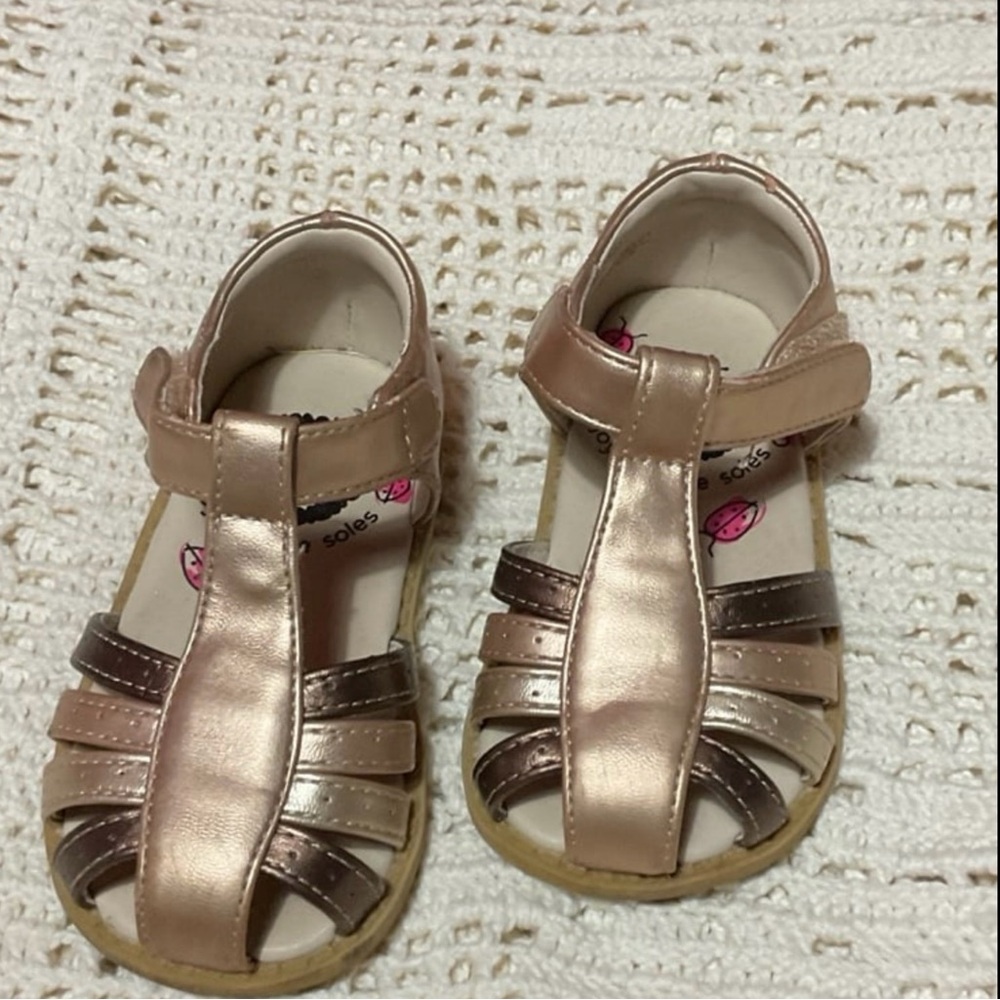 Livie & Luca closed toe sandals toddler size 5